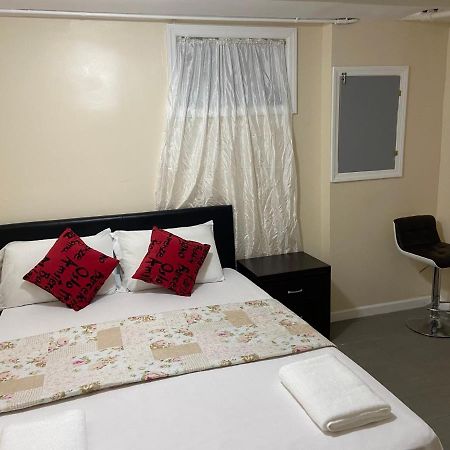 A Private Room In Queens New York Buitenkant foto