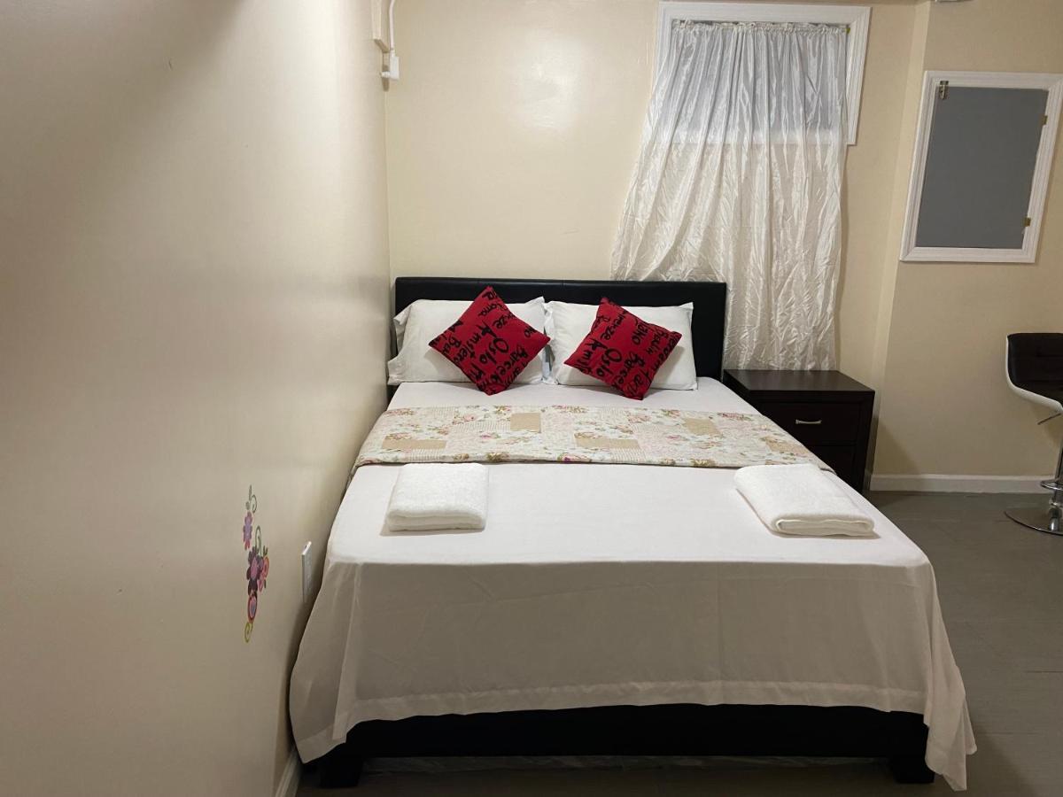 A Private Room In Queens New York Buitenkant foto