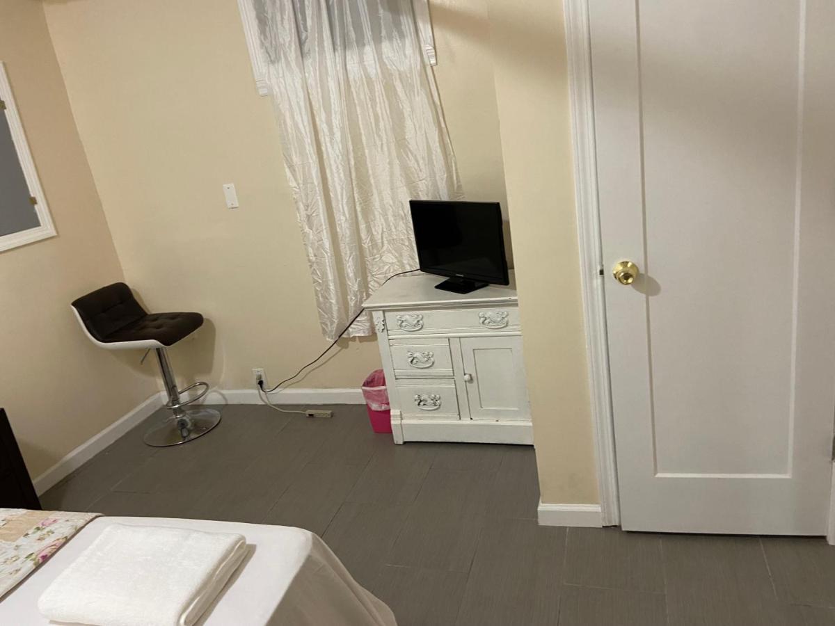 A Private Room In Queens New York Buitenkant foto