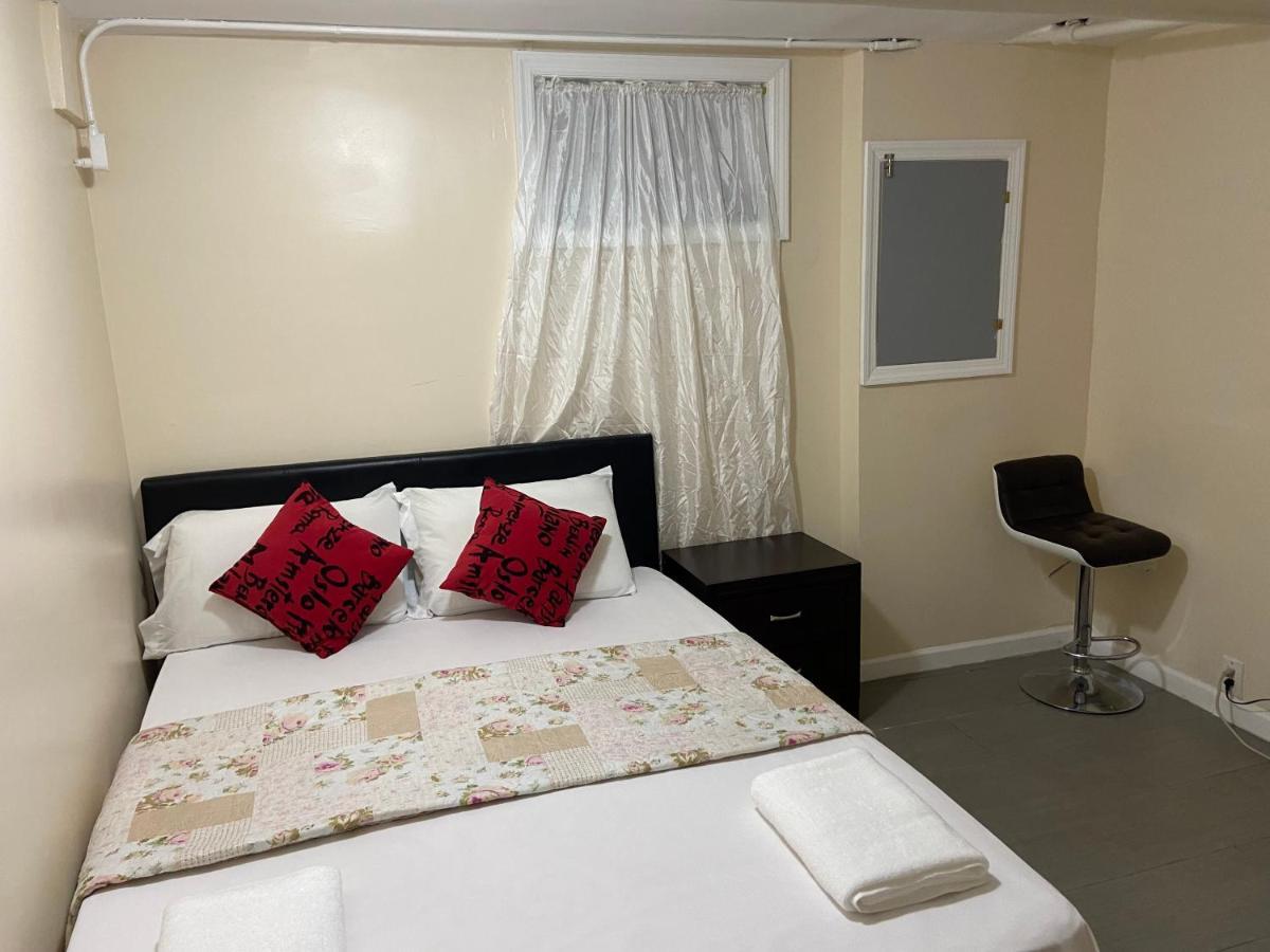 A Private Room In Queens New York Buitenkant foto