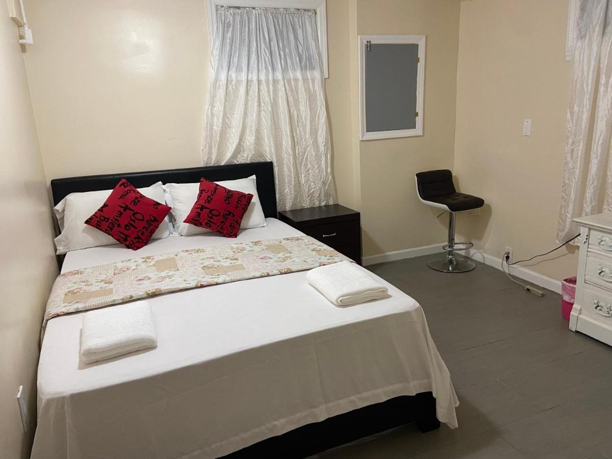 A Private Room In Queens New York Buitenkant foto